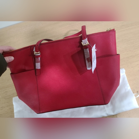 NWT Michael Kors JetSet tote in Chili - Picture 7 of 11